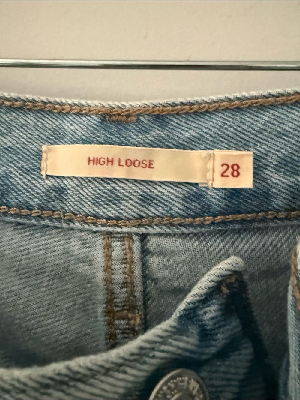 Levi's Light Wash Wide-Leg High Loose Rise Jeans - Picture 6 of 7